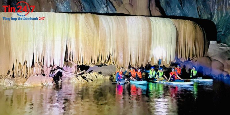 Hang Sơn Nữ sở hữu thạch nhũ tự nhiên như tấm rèm buông xuống